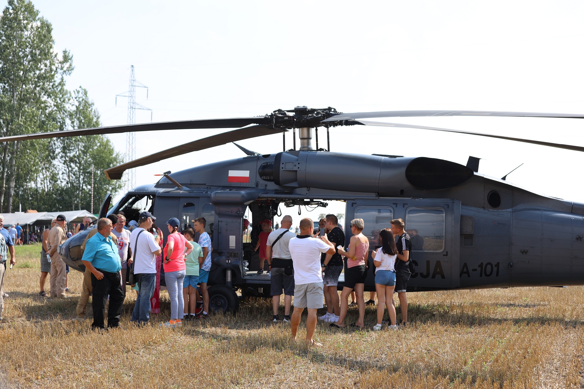 Policyjny Black Hawk podczas pikniku wojskowego w Sarnowej Górze/fot. RM