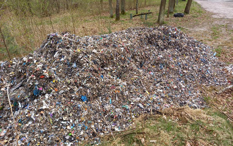 Ponad 23 tony odpadów w lesie